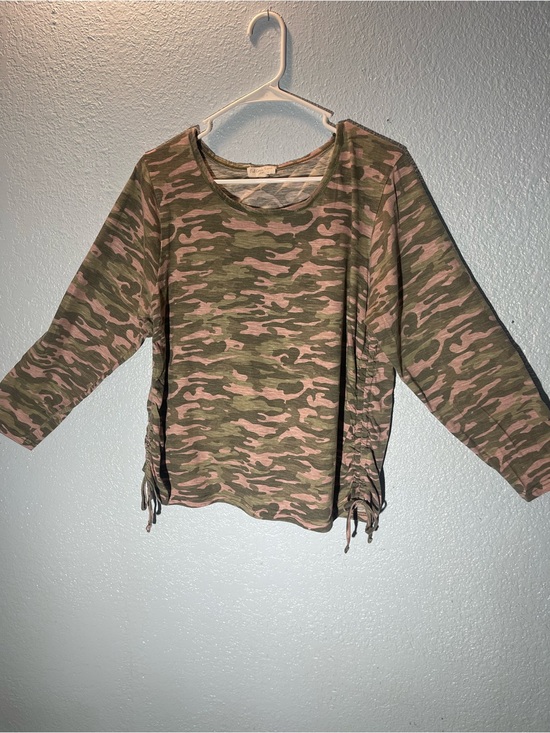 Full Circle Trends Tops - Pink & Olive Camo Tie-Hem Long Sleeve Top